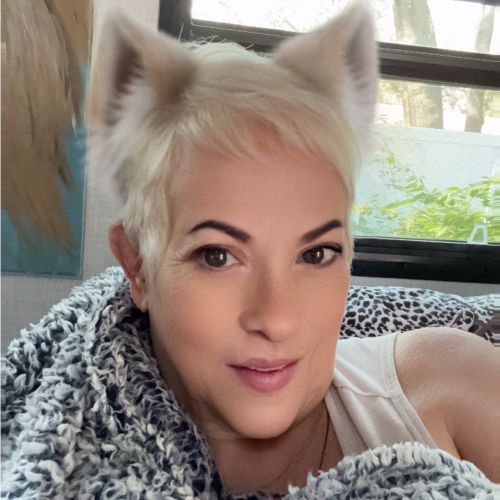 Meet your Posher, Carelia